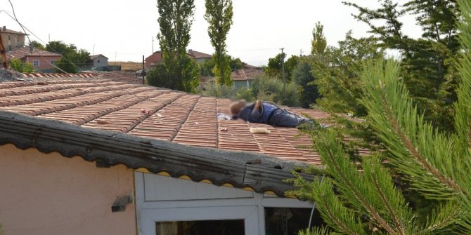 ÇATIDA ELEKTRİK AKIMINA KAPILAN ADAM ÖLDÜ