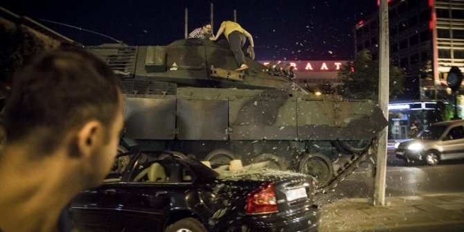 TANKLARA "EZEREK GEÇİN" EMRİNİ VERDİĞİNİ KABUL ETTİ