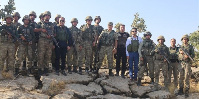 VALİDEN OPERASYON BÖLGESİNDEKİ MEHMETÇİK'E MORAL ZİYARETİ