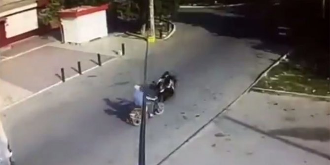 MOTOSİKLETLER KAFA KAFAYA ÇARPIŞTI !