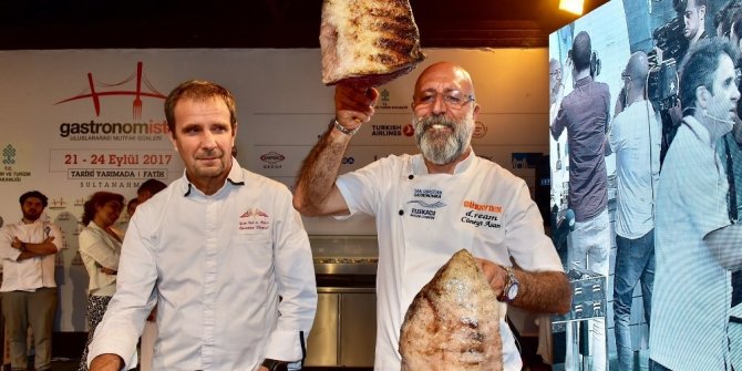 DÜNYACA ÜNLÜ ET USTALARI SULTANAHMET’TE ŞOV YAPTI