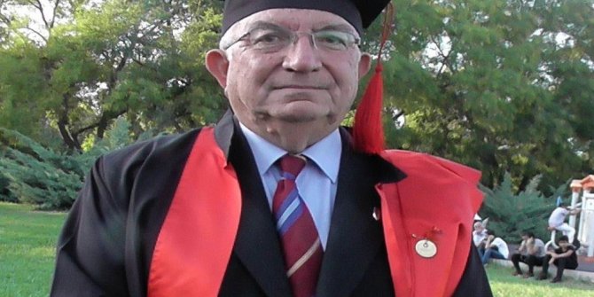 77 YAŞINDA HUKUK FAKÜLTESİNİ BİTİRDİ