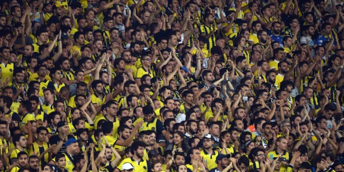 FENERBAHÇE TRİBÜNÜNDE KAVGA ÇIKTI