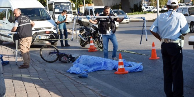 KAMYONUN ÇARPTIĞI BİSİKLETLİ HAYATINI KAYBETTİ