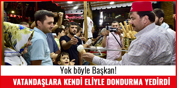 YOK BÖYLE BAŞKAN! VATANDAŞLARA KENDİ ELİYLE DONDURMA YEDİRDİ