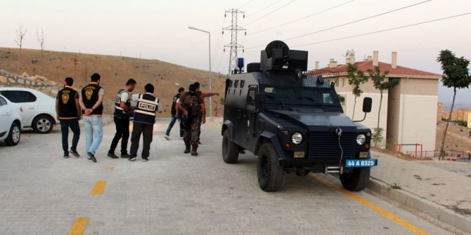 ZEHİR TACİRLERİNE ŞAFAK BASKINI: ÇOK SAYIDA GÖZALTI VAR