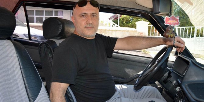 OTOMOBİLİNİ MAHALLELİNİN HİZMETİNE VERDİ