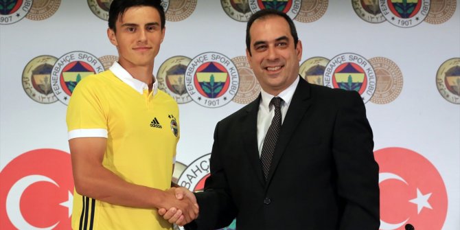 FENERBAHÇE'DE ELJİF ELMAS İMZAYI ATTI