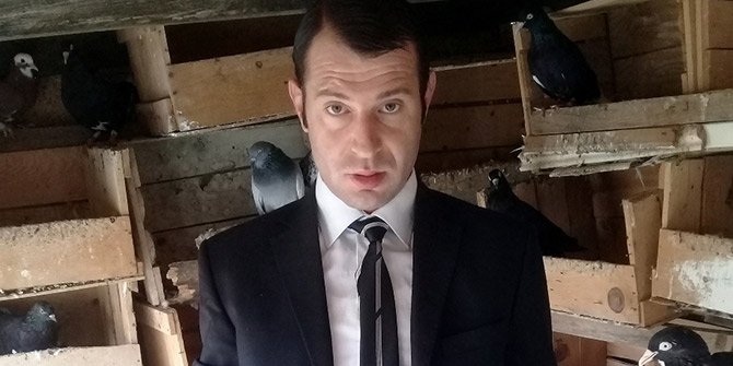 KUŞLARIN YANINA KRAVATSIZ GİRMİYOR