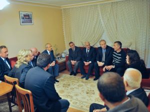 Chp Lideri Kılıçdaroğlundan Şehit Evine Taziye Ziyareti