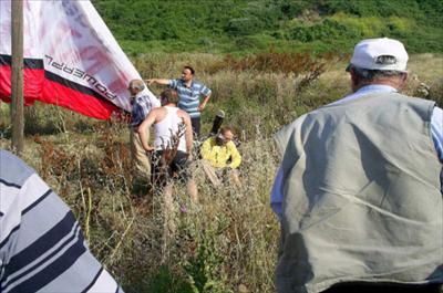 Paraşütçü ölümden döndü