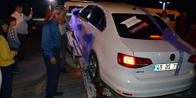 GELİN VE DAMAT ÇEKİCİYLE ŞEHİR TURU ATTI