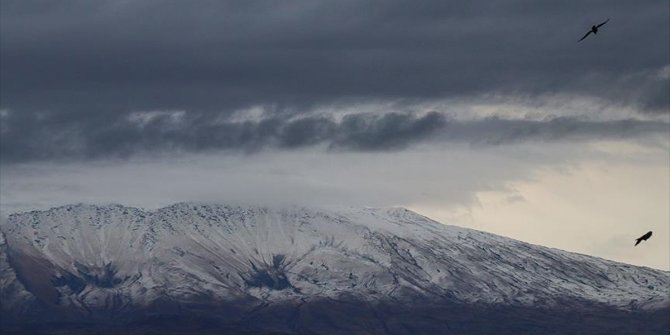 'TÜRKİYE'NİN ÇATISI'NA KAR YAĞDI
