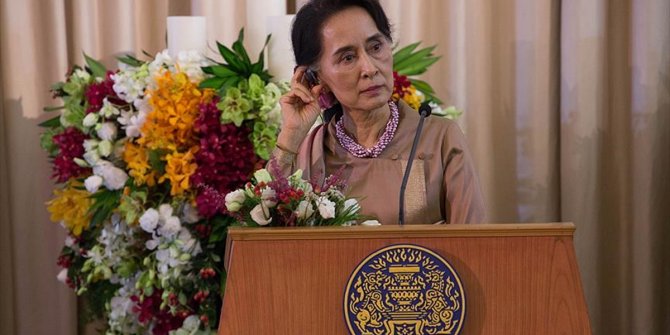 OXFORD, SUU Çİİ'YE VERDİĞİ NİŞANI GERİ ALACAK