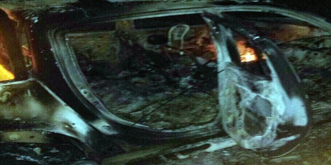 ŞIRNAK’TA YOL KESEN PKK’LILAR ARAÇ YAKTI