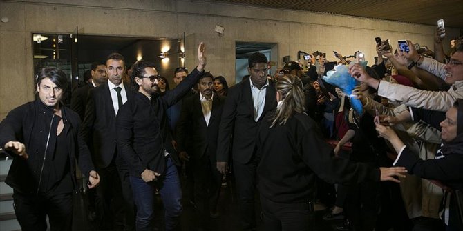 BOLLYWOOD YILDIZI KHAN ANKARA'DA HAYRANLARIYLA BULUŞTU