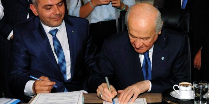 ŞEHİT BABASININ ÜYELİĞİNİ, DEVLET BAHÇELİ İMZALADI
