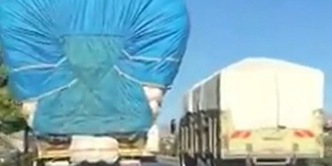 SAMAN YÜKLÜ KAMYON  PES DEDİRTTİ