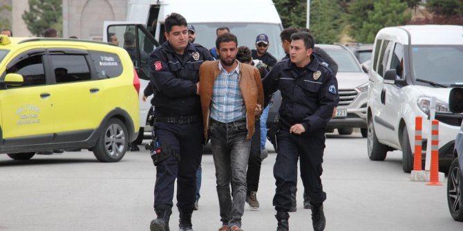 4 DEAŞ’LI SINIR DIŞI EDİLDİ