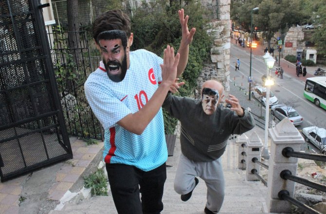 YILMAZ VURAL ARDA TURAN’I SOPAYLA KOVALADI