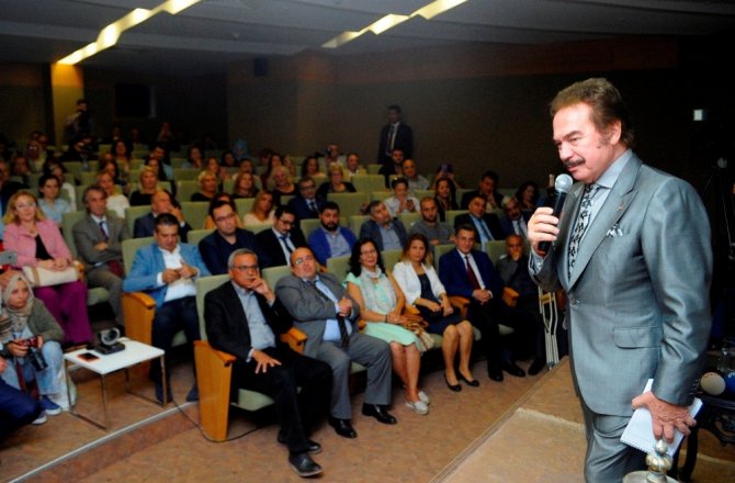 ÜNLÜ SANATÇIDAN HASTA VE HASTA YAKINLARINA MORAL