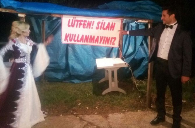 GELİNLE DAMATTAN PANKARTLI ÖNLEM