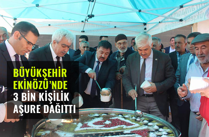 BÜYÜKŞEHİR EKİNÖZÜ’NDE 3 BİN KİŞİLİK AŞURE DAĞITTI