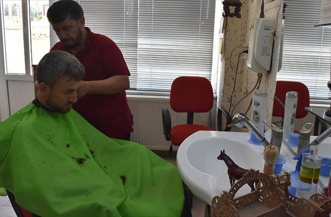 HEM SAÇLARA HEM AHŞABA ŞEKİL VERİYOR