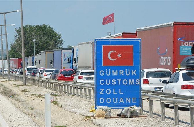 YUNAN GÜMRÜKÇÜLERİN GREVİ TIR GEÇİŞLERİNİ AKSATACAK