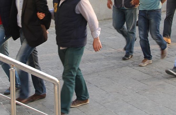İZMİR'DE FETÖ OPERASYONU: 35 GÖZALTI