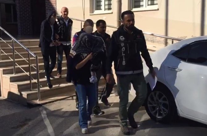 13 KİŞİYE UYUŞTURUCU GÖZALTISI: KUCAĞINDA BEBEĞİYLE GELDİ