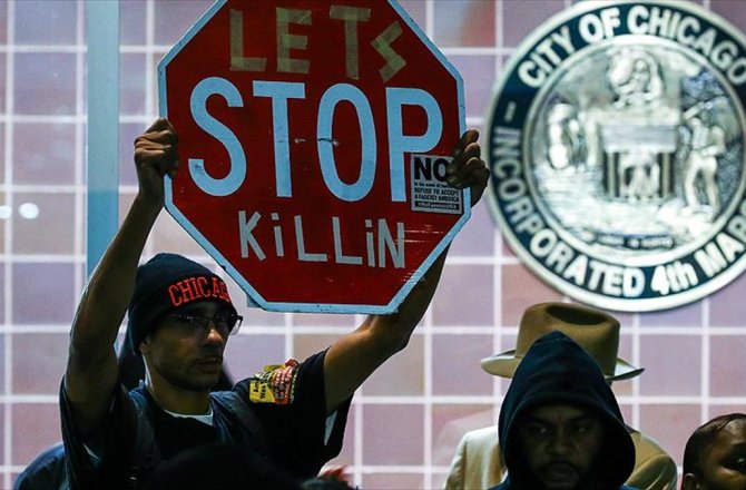 CHİCAGO'DA POLİS ŞİDDETİ PROTESTO EDİLDİ