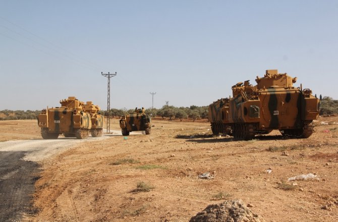 SURİYE SINIRINA ZIRHLI PERSONEL TAŞIYICI SEVKİYATI