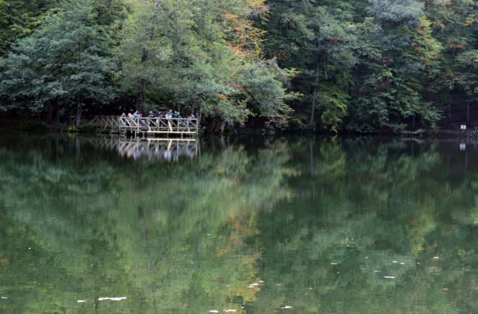 YEDİGÖLLER’DE SONBAHAR MANZARASI HAYRAN BIRAKIYOR
