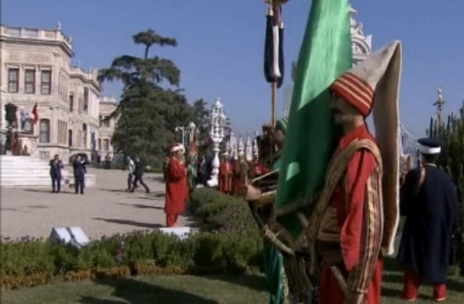 LİDERLERE MEHTERAN SÜRPRİZİ