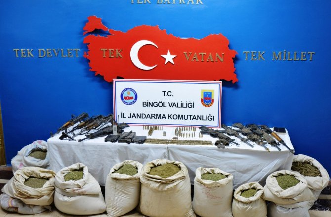 5 TERÖRİST ETKİSİZ HALE GETİRİLMİŞTİ: SİLAH VE MÜHİMMAT ELE GEÇİRİLDİ