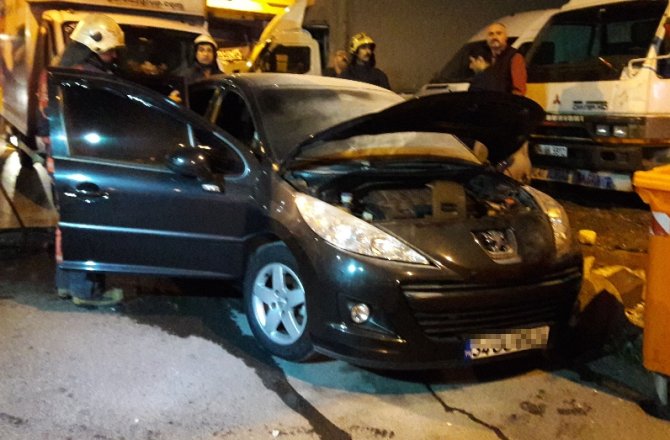 İSTANBUL’DA PARK HALİNDEKİ ARAÇ KUNDAKLANDI