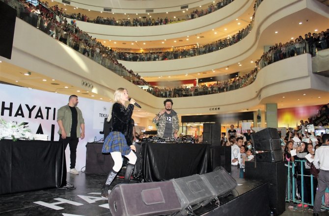 TEKİRDAĞ’DA ALEYNA TİLKİ İZDİHAMI