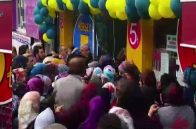 İNDİRİM İZDİHAMA YOL AÇTI