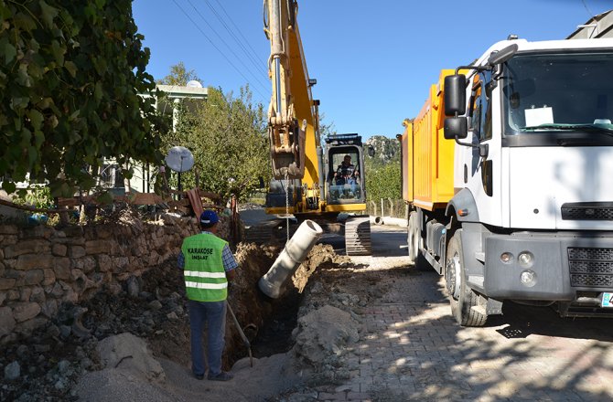 ANDIRIN MERKEZ’DE KANALİZASYON ÇALIŞMALARI SÜRÜYOR