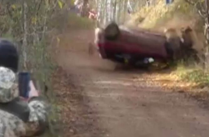 RALLİ SIRASINDA FACİADAN DÖNÜLDÜ: O ANLAR KAMERADA