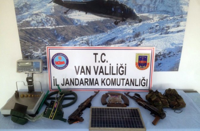 VAN’DA TERÖR OPERASYONU: 4 GÖZALTI