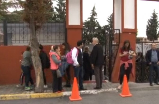 İSTANBUL FABRİKA YANGINI OKULU TATİL ETTİ