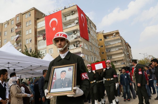 ŞEHİT UZMAN ONBAŞI SON YOLCULUĞUNA UĞURLANDI