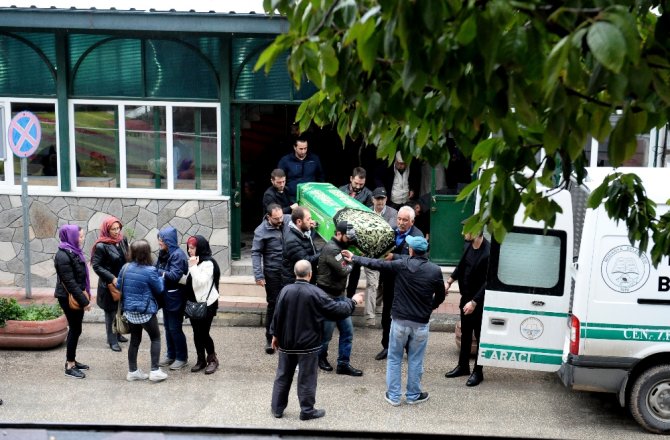 ANNEANNESİYLE AYNI MEZARA DEFNEDİLDİ