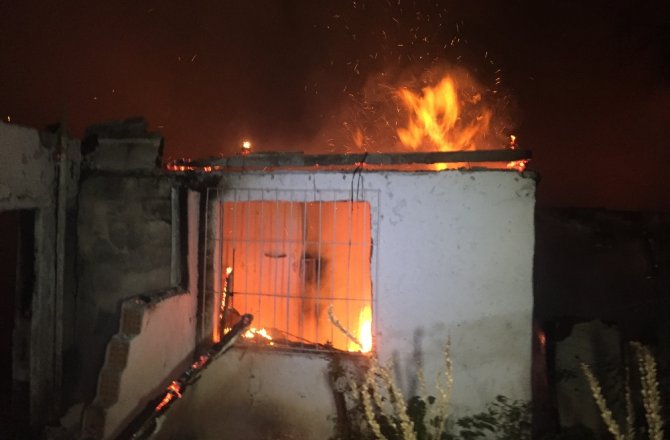 GECEKONDU ALEV ALEV YANDI