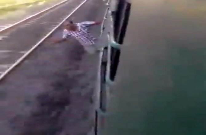 TRENDEKİ TEHLİKELİ ŞOV ÖLÜMLE BİTTİ