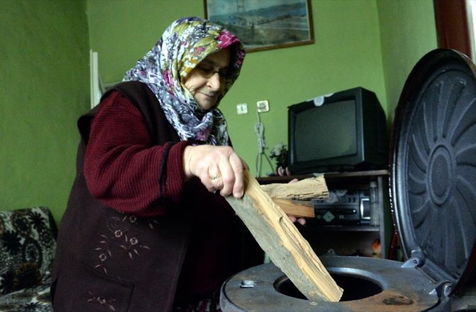 72 YAŞINDAKİ 'ŞÜKRÜYE TEYZE', EVİNİN ONARIMI İÇİN HAYIRSEVERLERDEN YARDIM BEKLİYOR