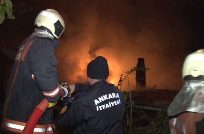 ANKARA’DA GECEKONDU YANGINI