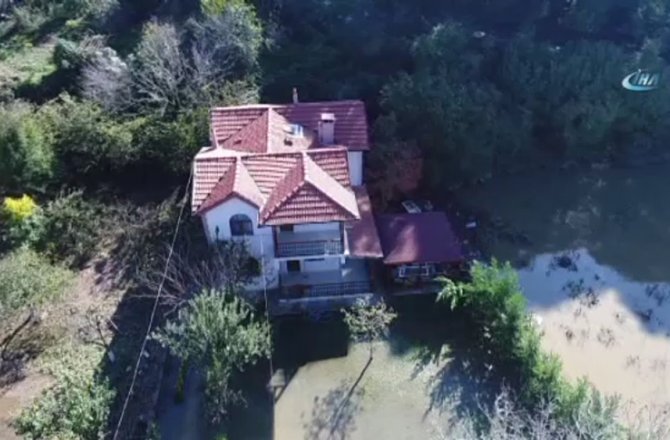 SULAR ALTINDA KALAN MAHALLE HAVADAN GÖRÜNTÜLENDİ